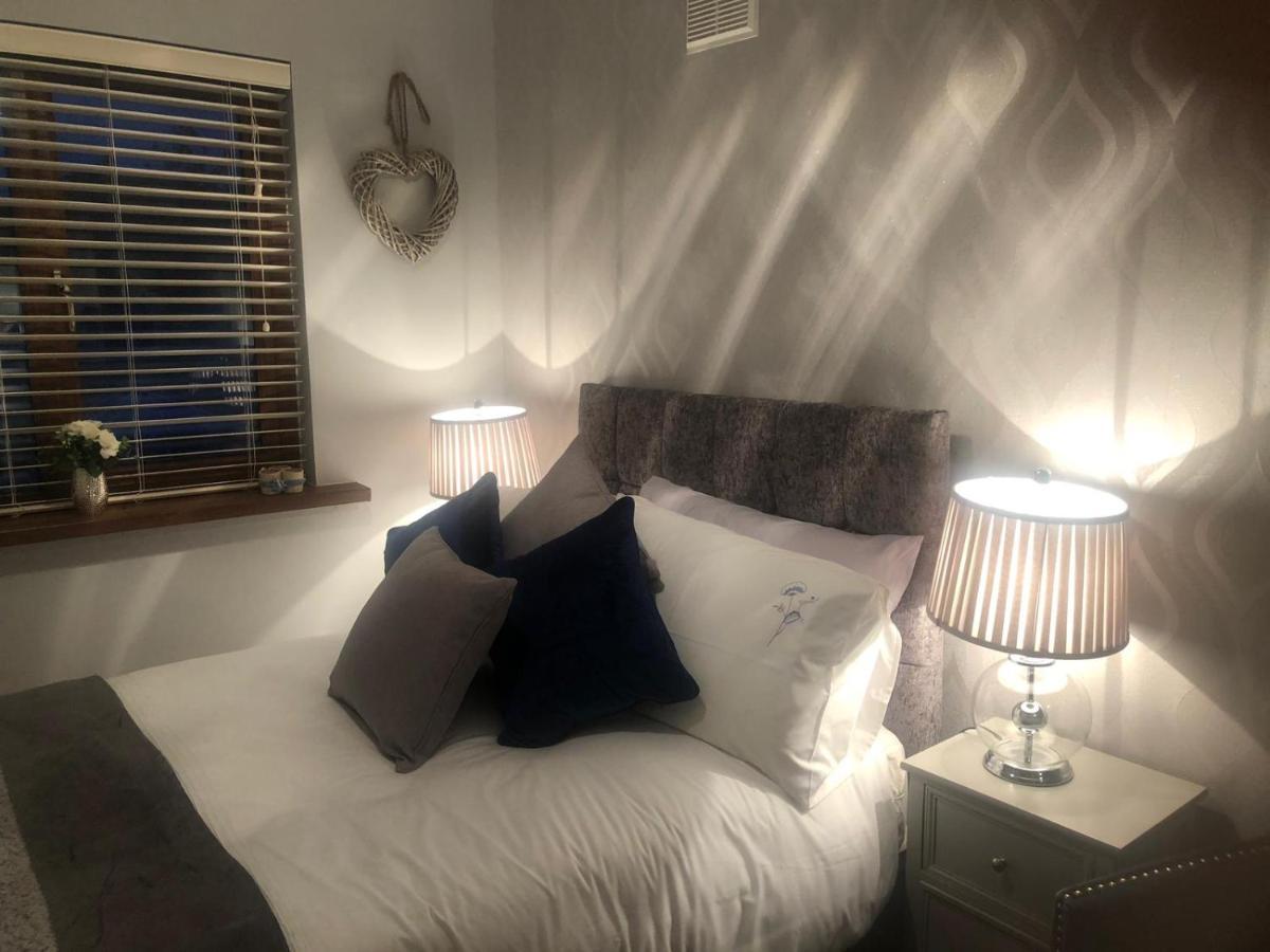 The Summer Double Rose Room