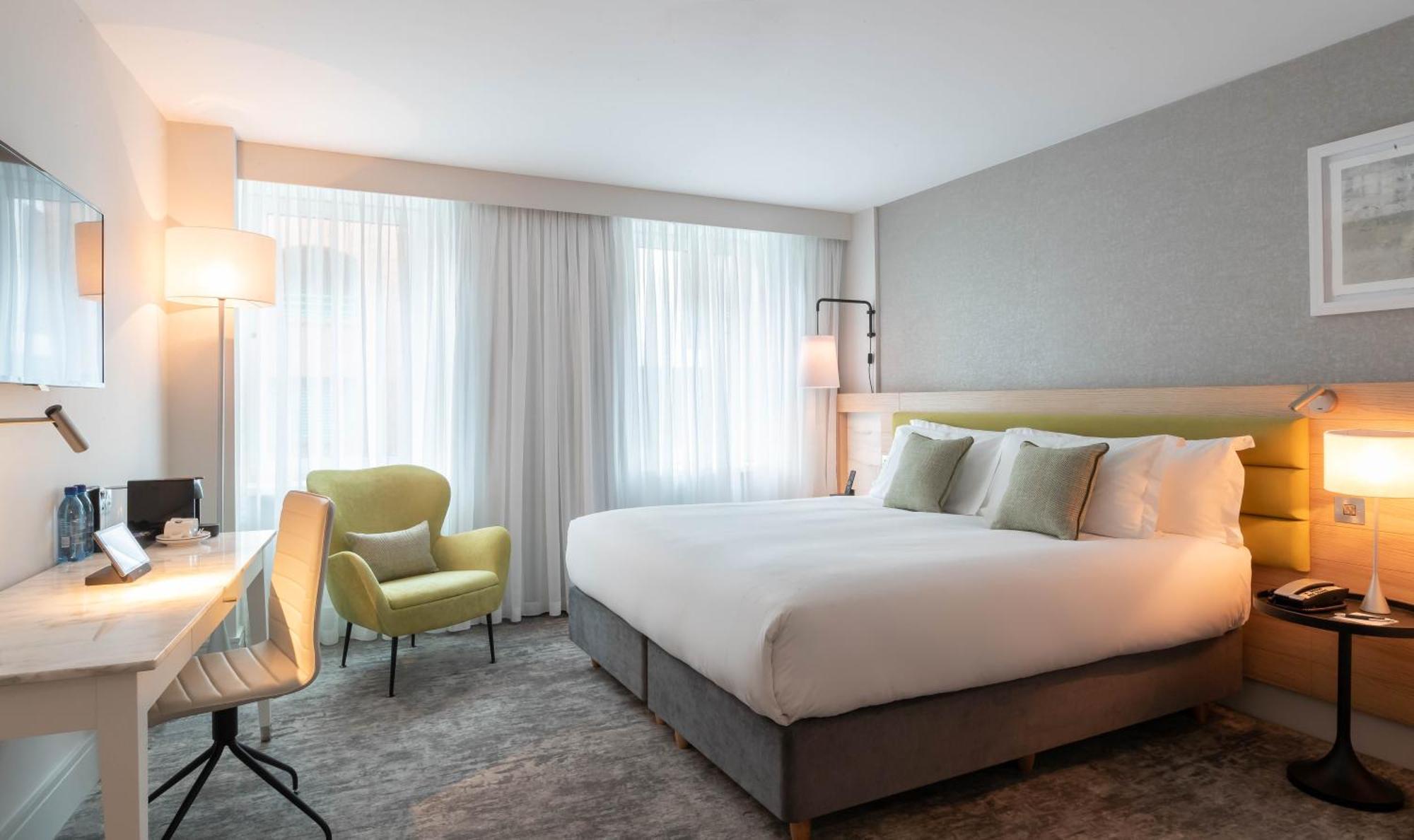 Signature Queen Room