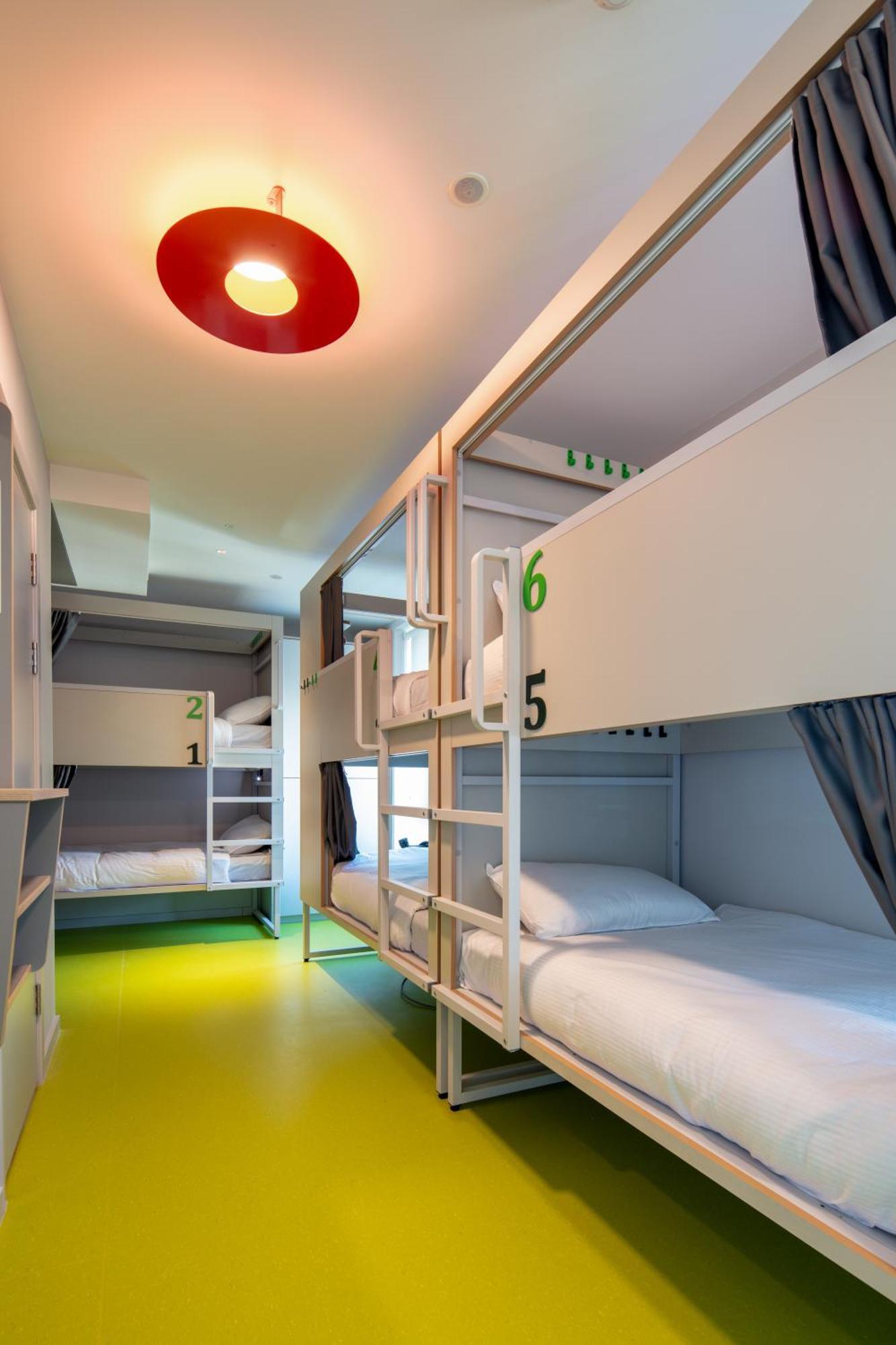 Bed 8-Bed Mixed Dormitory Room