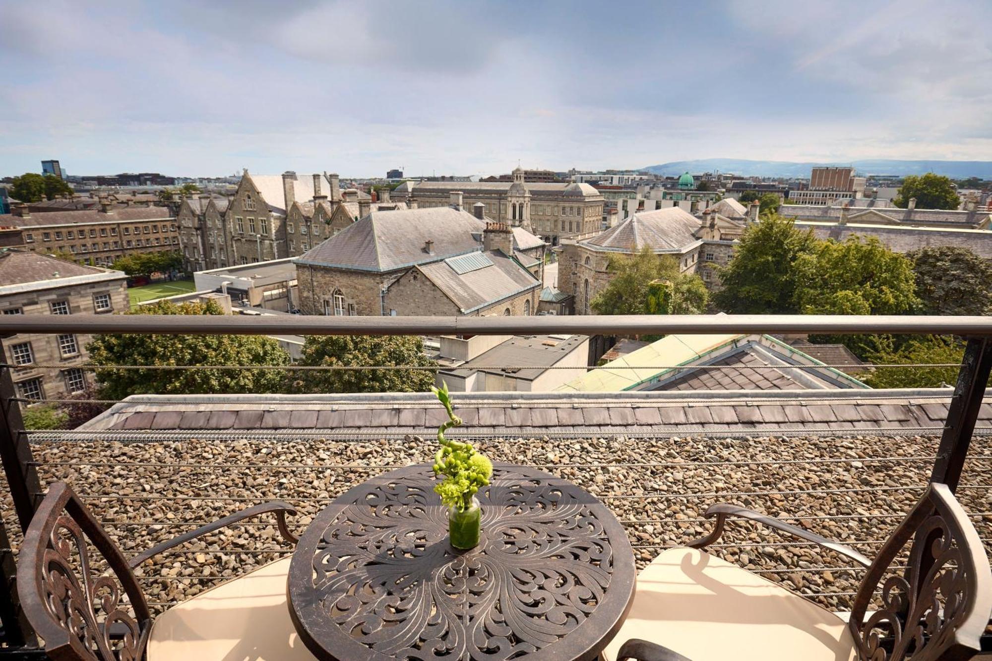 Heritage Deluxe King Room Balcony City View