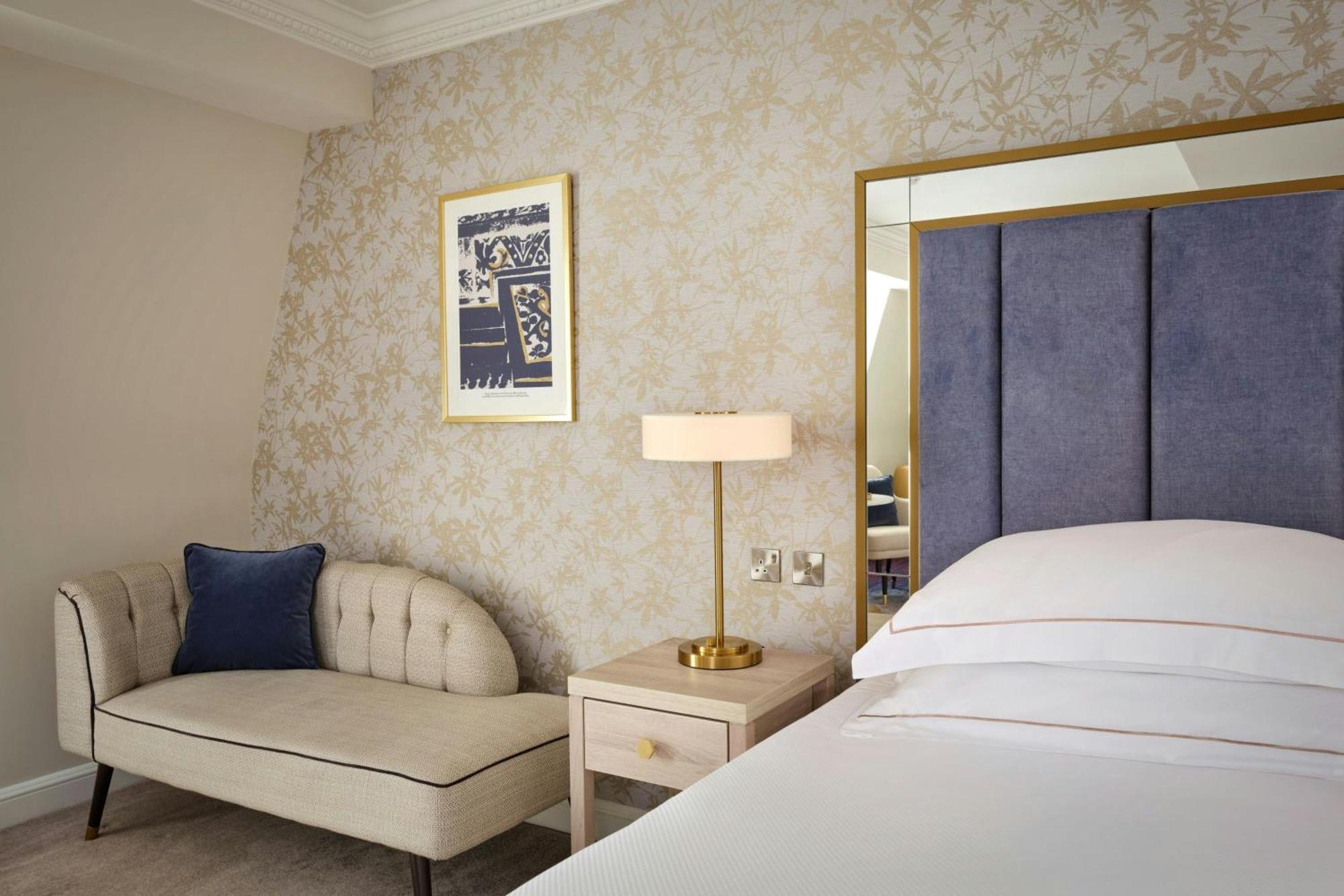 Heritage Deluxe King Room Balcony City View