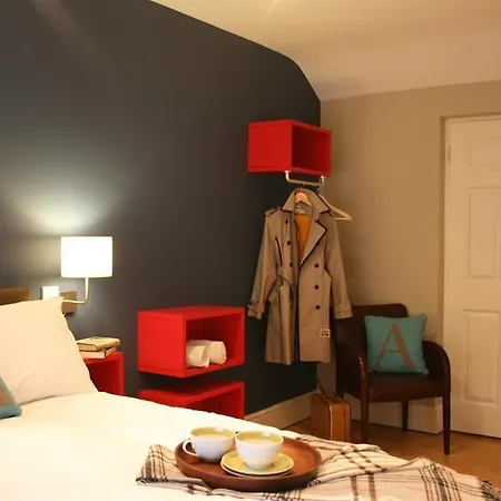Adelphi Guesthouse-3